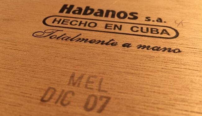 Hecho en Cuba Totalmente a mano